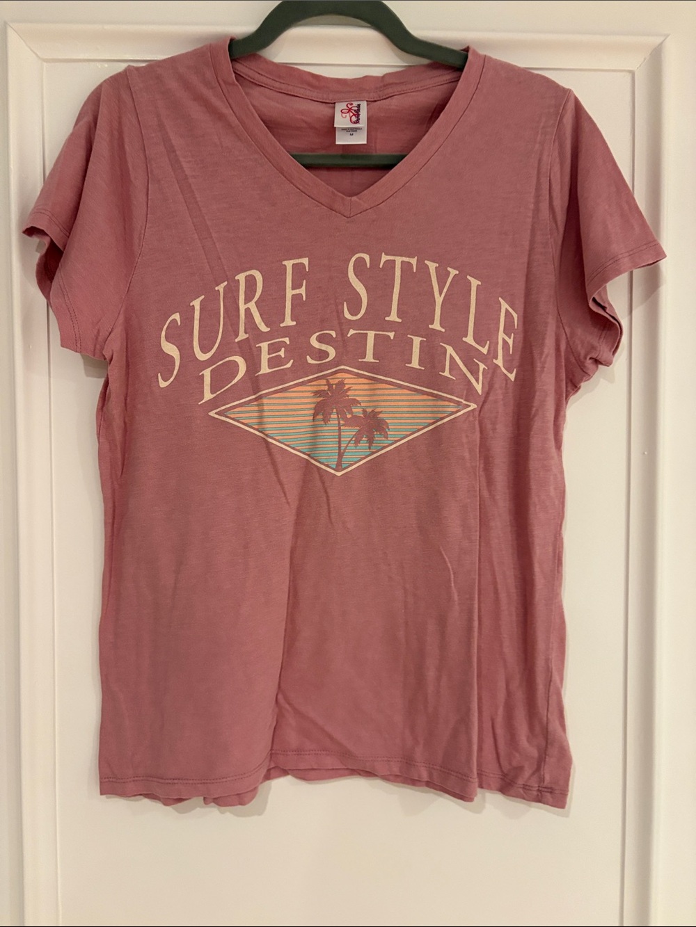 surf style Dusty Rose Graphic V-Neck Tee
